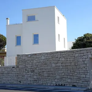 https://la-finestra-sul-mare-bari.barihotels.org